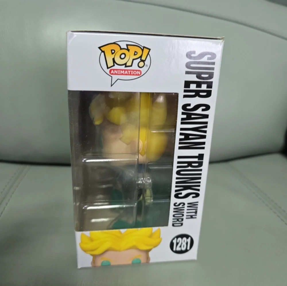 Super Saiyan Trunks with sword Funko Pop Amazon Exclusive 1281 Glows in the Dark - Picture 3 of 5